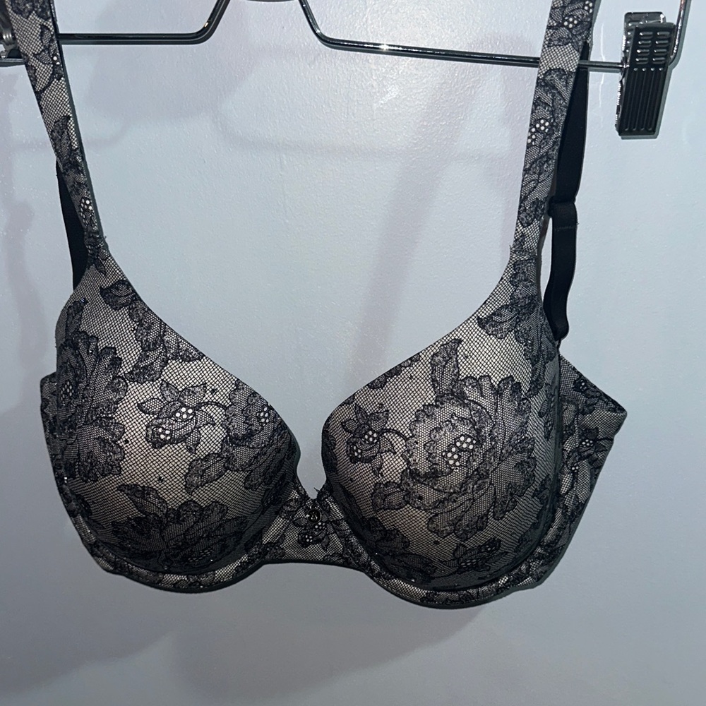 Victoria's Secret Black and Cream Floral Lace Bra